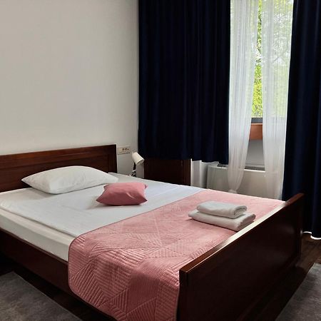Hotel Paviljon Bihać 外观 照片