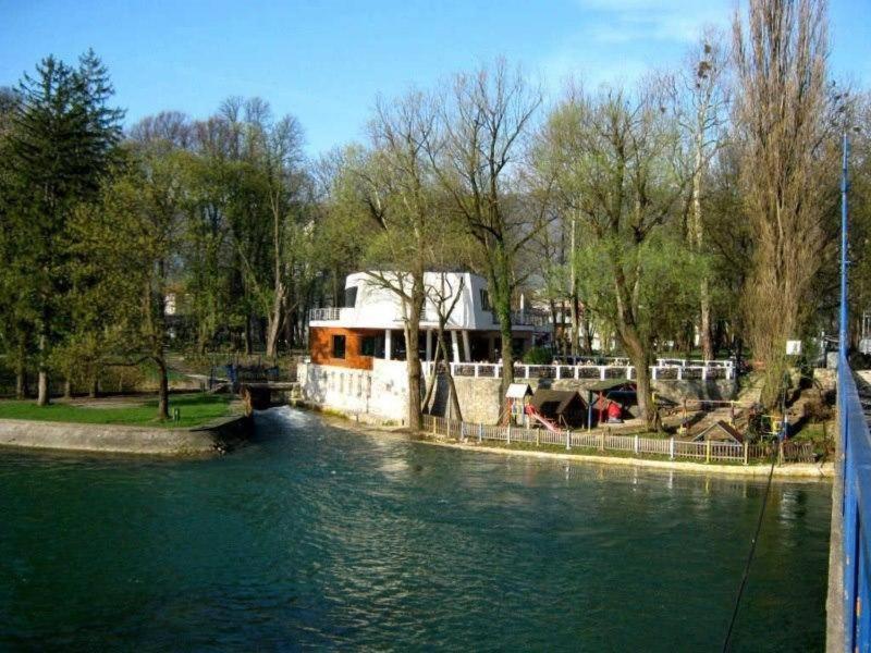 Hotel Paviljon Bihać 外观 照片